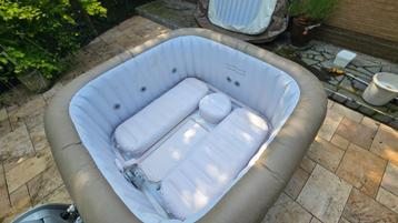 Jacuzzi gonflable 6 personnes BESTWAY Lay-Z-Spa Palma