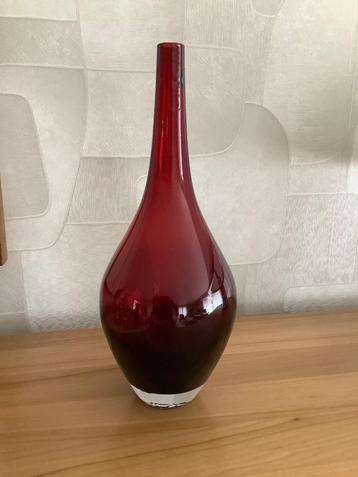 IKEA ,retro druppelvaas, donkerrood glas beschikbaar voor biedingen