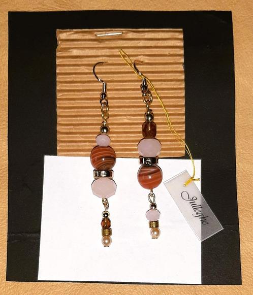 Te koop: Nieuw! Mooie lange asymmetrische oorbellen., Handtassen en Accessoires, Oorbellen, Nieuw, Hangers, Overige materialen