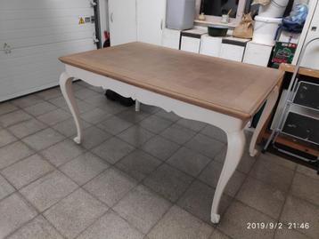 eiken tafel met 6 stoelen beschikbaar voor biedingen