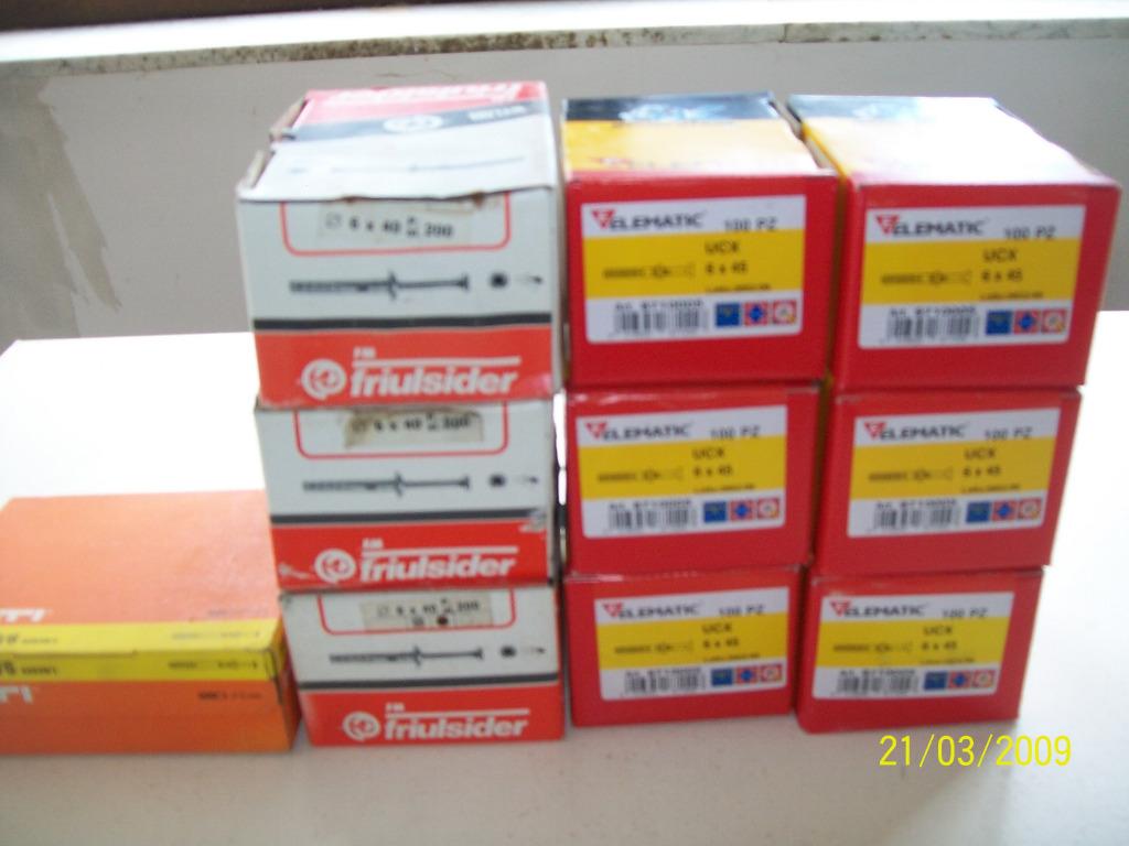 Matériel de fixation divers (chevilles, vis, pitons etc.), Enlèvement, Neuf