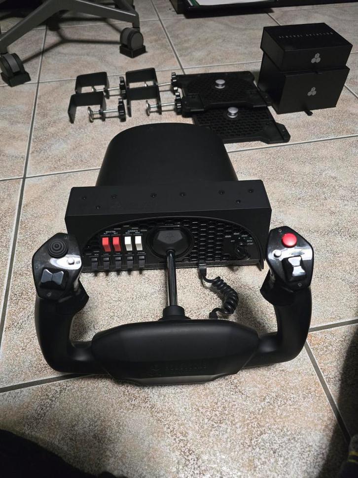 Flight Simulator Set: Honeycomb Alpha+Rudderpedalen, Computers en Software, Joysticks, Zo goed als nieuw, Ophalen
