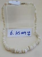 Ketting-KS004-6: Stukjes Licht Beige schelpstukjes-42cm., Handtassen en Accessoires, Kettingen, Verzenden, Nieuw, Beige, Steen of Mineraal