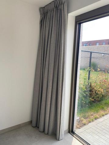 Mooie taupe/licht grijze Veneta dubbele plooi gordijnen beschikbaar voor biedingen