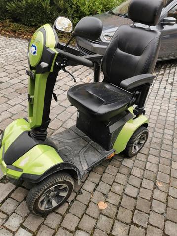 Scootmobiel zonder batterijen en lader prijs 200€ onderdelen beschikbaar voor biedingen