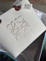 Loewe Tasje, Handtassen en Accessoires, Tassen | Damestassen, Ophalen of Verzenden, Nieuw, Handtas