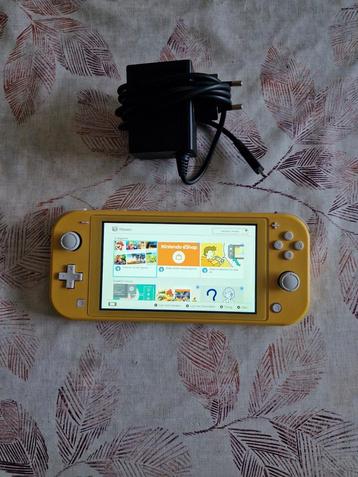 Nintendo Switch Lite in goede staat te koop. disponible aux enchères