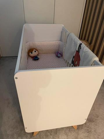 Babybed Quax incl. Mythos Viscose comfort matras, Kinderen en Baby's, Kinderkamer | Complete kinderkamers, Ophalen, Zo goed als nieuw