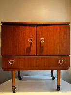 Seventies barmeubel hout op vier wielen, Ophalen