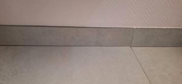 Plinthes grises, Neuf, Moins de 100 cm, Enlèvement, Plinthes