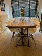 Houten tafel met metalen poot van singer, Ophalen, Zo goed als nieuw