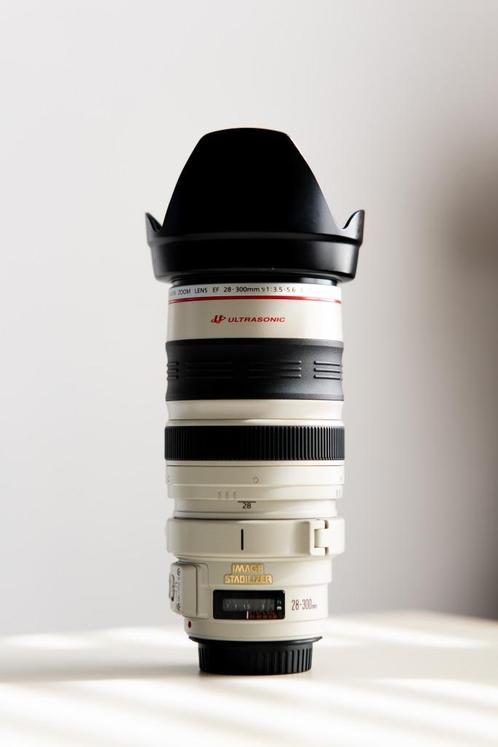 Canon ef 28-300mm f/3.5-5.6 L IS USM, Audio, Tv en Foto, Foto | Lenzen en Objectieven, Zo goed als nieuw, Telelens, Zoom, Ophalen