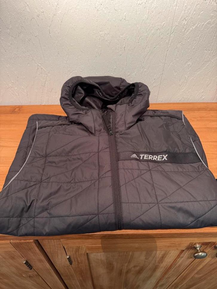 Adidas Terrex Bodywarmer met hood - maat Small, Kleding | Heren, Bodywarmers, Zo goed als nieuw, Maat 46 (S) of kleiner, Zwart
