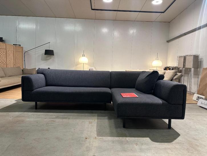 ZGAN Eyye Dura Hoekbank Deep Blue – NP: €8.000, Huis en Inrichting, Zetels | Zetels, Zo goed als nieuw, Hoekbank, 250 tot 300 cm