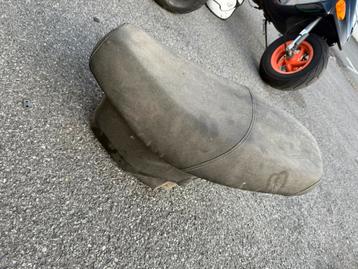 Aerox Zadel + Buddy bak beschikbaar voor biedingen