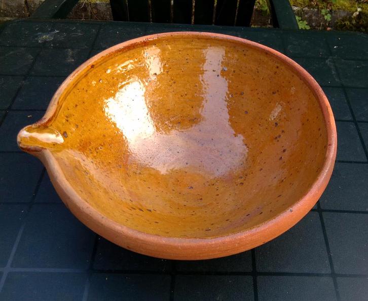 Antieke afroomschaal met schenktuit, Antiek en Kunst, Curiosa en Brocante, Ophalen of Verzenden