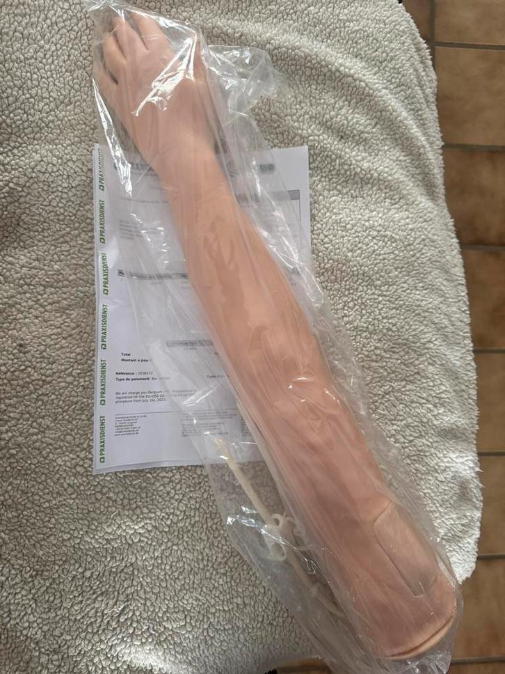 Injectiearm, Diversen, Schoolbenodigdheden, Zo goed als nieuw, Ophalen