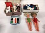 A6695. Vintage Jaren 60/70 Poppen met zelfgemaakte outfits, Ophalen of Verzenden, Gebruikt, Accessoires