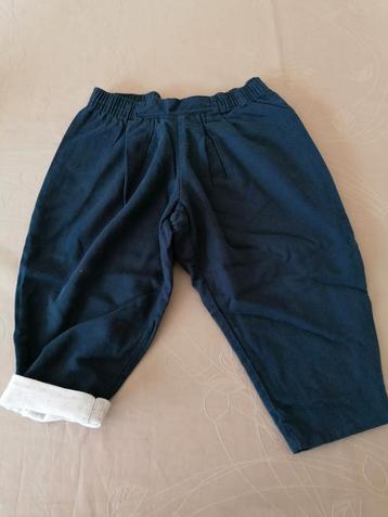 Vele kleine kinderkleding beschikbaar voor biedingen
