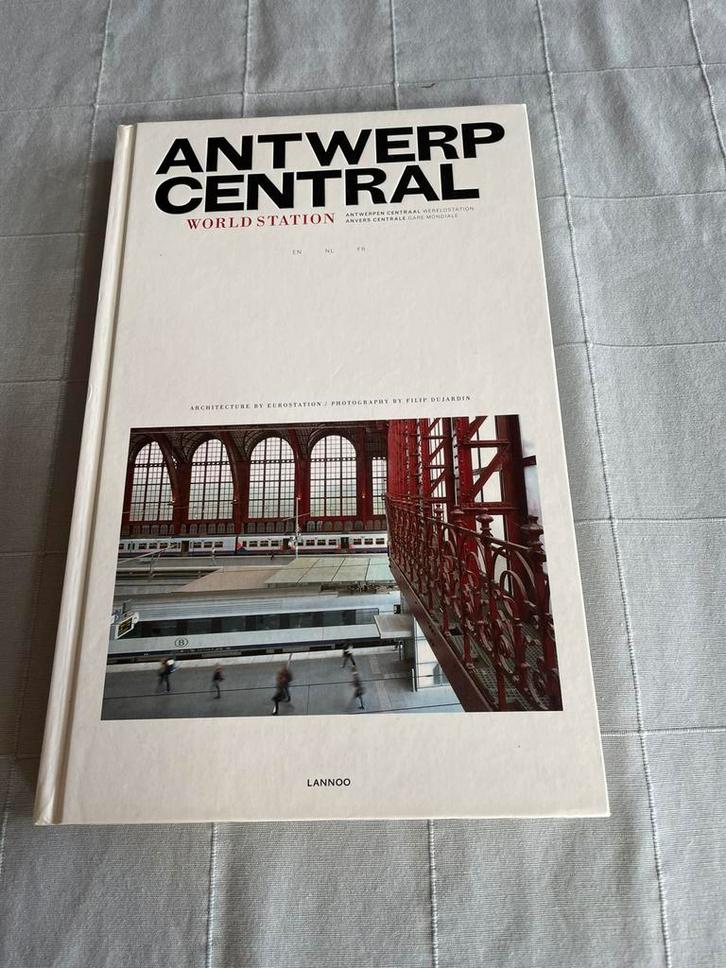 Boek “Antwerp Central -World Station”, Boeken, Kunst en Cultuur | Architectuur, Zo goed als nieuw, Ophalen of Verzenden