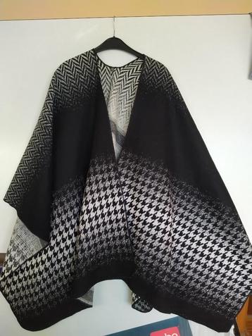 poncho Esprit, warm, nieuw beschikbaar voor biedingen
