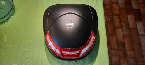 Complete GIVI topkoffer, bijna nieuwstaat, 2 sleutels, Motoren, Accessoires | Koffers en Tassen, Zo goed als nieuw, Ophalen