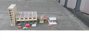 MAGNIFIQUE DECOR GARAGE AVEC VEHICULES DE SECOUR BATIMENT beschikbaar voor biedingen