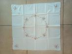 nappe à thé carrée brodée, Enlèvement ou Envoi, Comme neuf, Carré