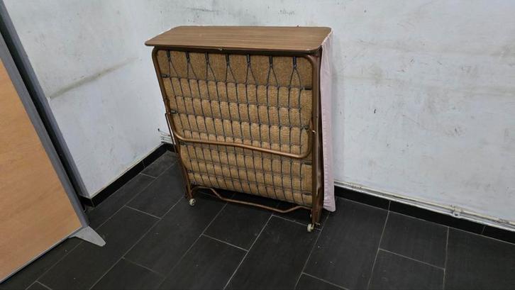 lit d appoint vintage 80x190cm lit pliant d'appoint en bon é, Maison & Meubles, Armoires | Armoires à chaussures, Enlèvement ou Envoi