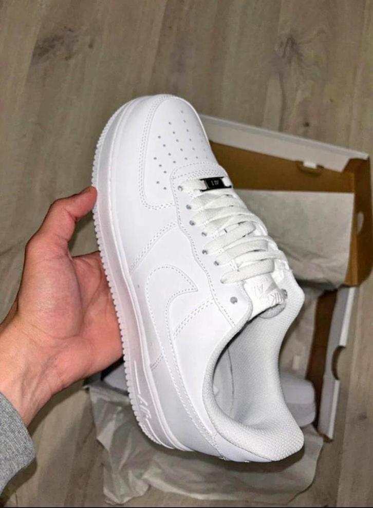 Nike Air Force 1 maat 42 voor €50 (bieden), Kleding | Heren, Schoenen, Zo goed als nieuw, Sneakers, Wit, Ophalen of Verzenden