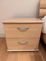 deux tables de chevet (chacune avec deux tiroirs), Ophalen