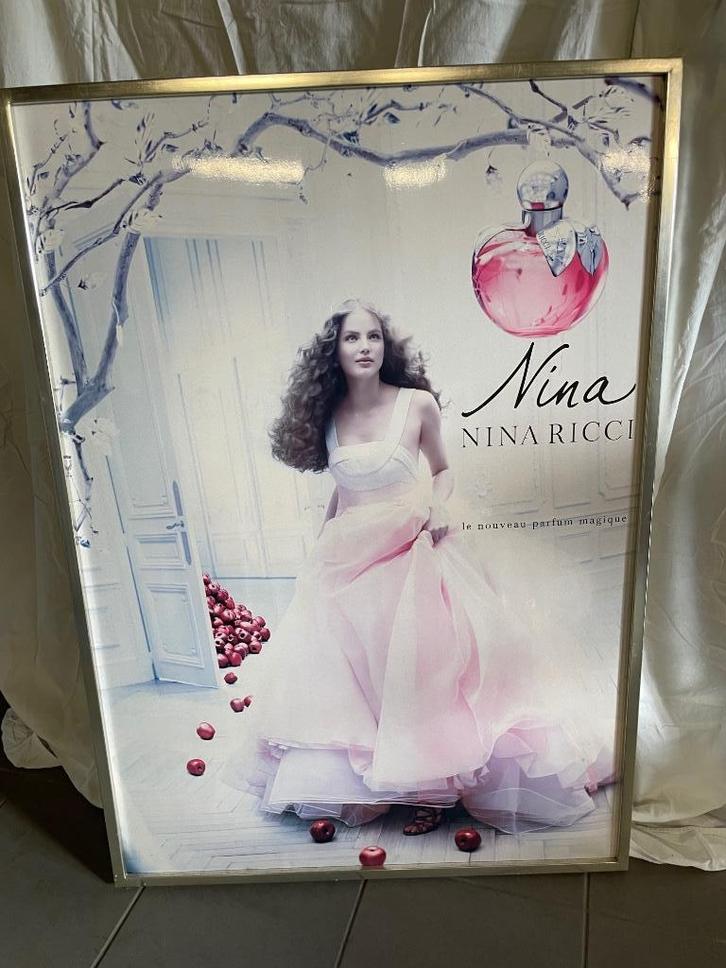 Affiche publicitaire parfum carton encadré Nina Ricci, Verzamelen, Parfumverzamelingen, Gebruikt, Overige typen, Ophalen