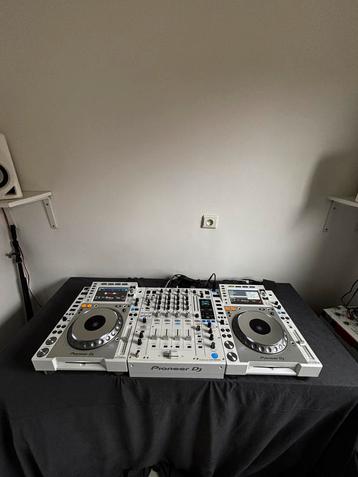 2x Cdj 2000 nexus 2 + djm 900 nexus 2 white beschikbaar voor biedingen