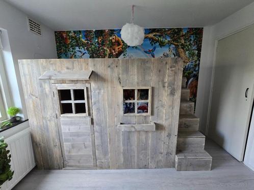 Hoogslaper van echt hout met een trap, Huis en Inrichting, Slaapkamer | Stapelbedden en Hoogslapers, Nieuw, Hoogslaper, Overige maten