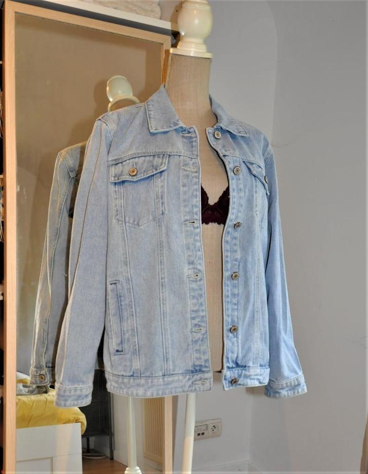 Veste jeans bleu clair t.M tb état, Vêtements | Femmes, Vestes | Été, Comme neuf, Taille 38/40 (M), Bleu, Enlèvement ou Envoi