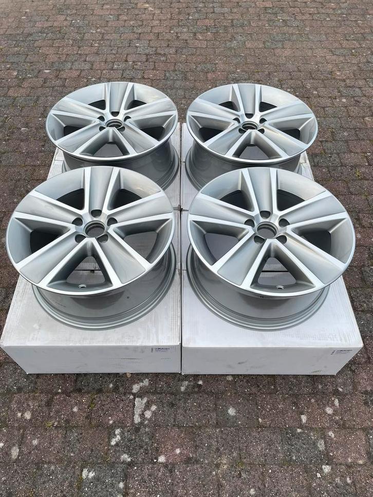 NIEUW VW Budapest BBS VW Passat velgenset 8X18 ET44, Auto-onderdelen, Banden en Velgen, Velg(en), 18 inch, Personenwagen, Nieuw