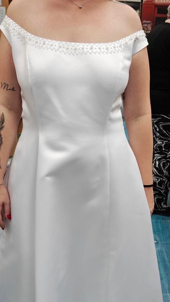 Jolie Robe de mariée blanche 44 - petit 46, Vêtements | Femmes, Enlèvement, Comme neuf, Robe de mariée