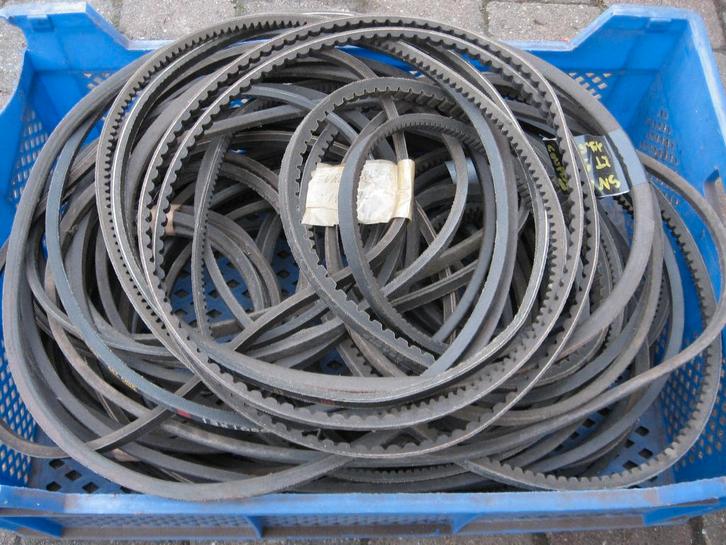 Lots de 115 courroies pour tracteur tondeuse , tondeuse, Jardin & Terrasse, Tondeuses à gazon, Utilisé, Tondeuses à gazon à essence