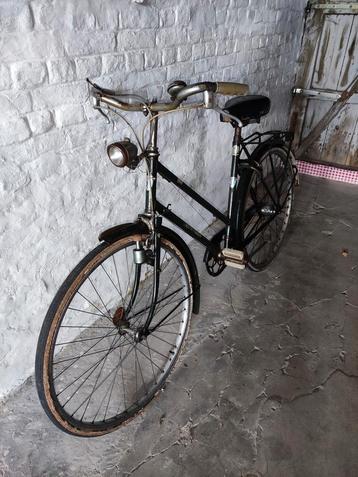 Vintage damesfiets beschikbaar voor biedingen