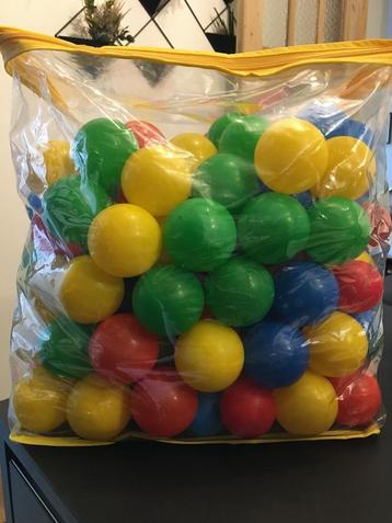 ballen ballenbad beschikbaar voor biedingen