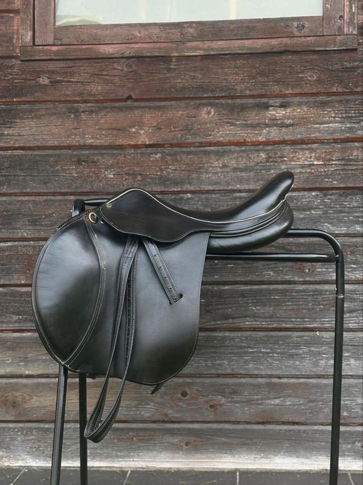 Springzadel LJ & Forrestier, Dieren en Toebehoren, Paarden en Pony's | Zadels, Gebruikt, Springen, Ophalen
