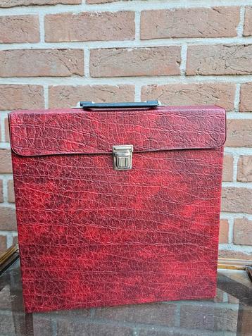 Vintage vinylplatenkoffer beschikbaar voor biedingen