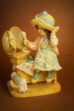 Porseleinen beeldje “Monday’s Child” – Christine Haworth, Antiek en Kunst, Ophalen