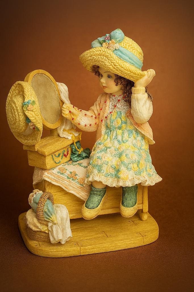 Porseleinen beeldje “Monday’s Child” – Christine Haworth, Antiek en Kunst, Antiek | Porselein, Ophalen