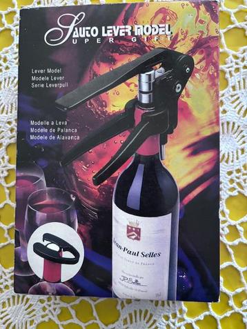 Wijnfles ontkurker mooi als geschenk beschikbaar voor biedingen