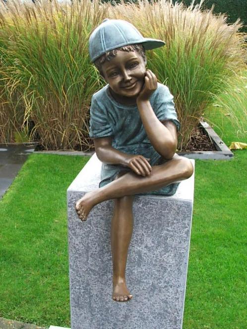 Bronzen jongen met pet ook bijhorend meisje verkrijgbaar!, Jardin & Terrasse, Statues de jardin, Neuf, Homme, Autres matériaux