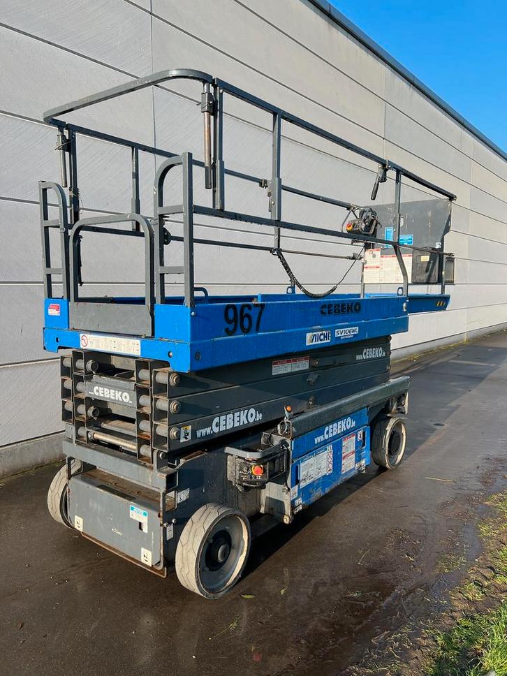 Élévateur à ciseaux Aichi Sv10, hauteur 11,5m bj 2018, 130h, Articles professionnels, Machines & Construction | Ascenseurs, Échafaudages & Échelles