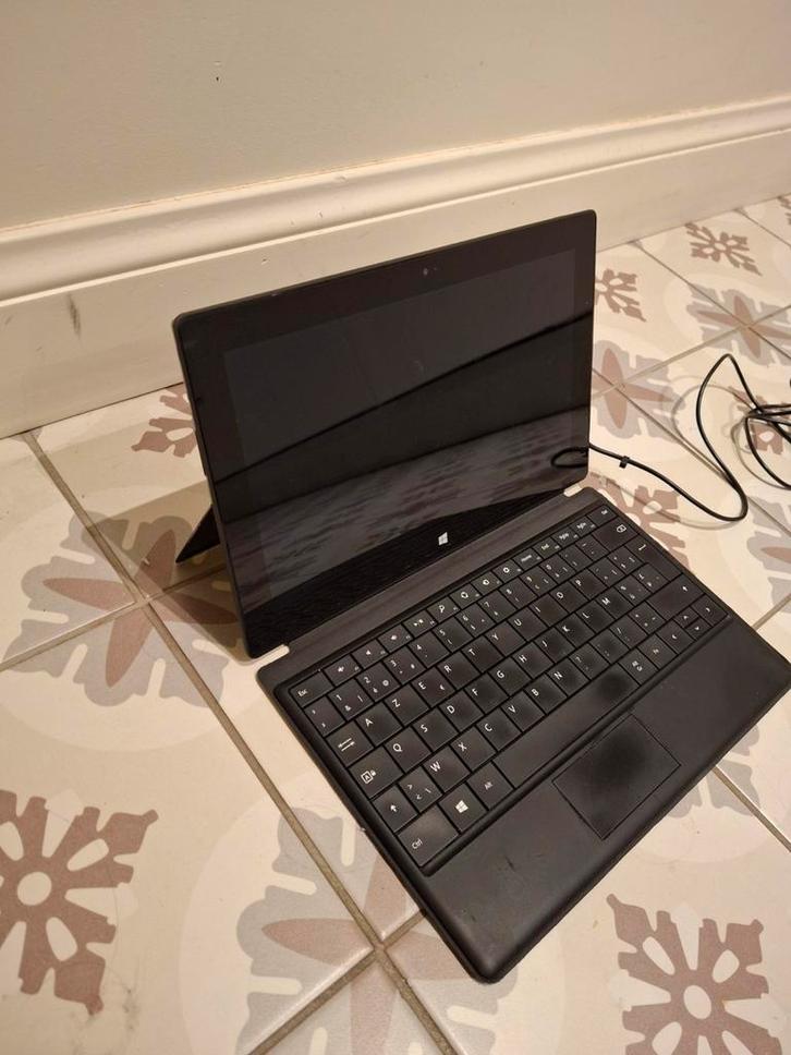 Surface (2012 tablet) met opbergtas, Computers en Software, Windows Laptops, Zo goed als nieuw, Ophalen