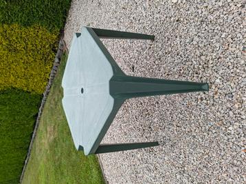 Tuintafel beschikbaar voor biedingen