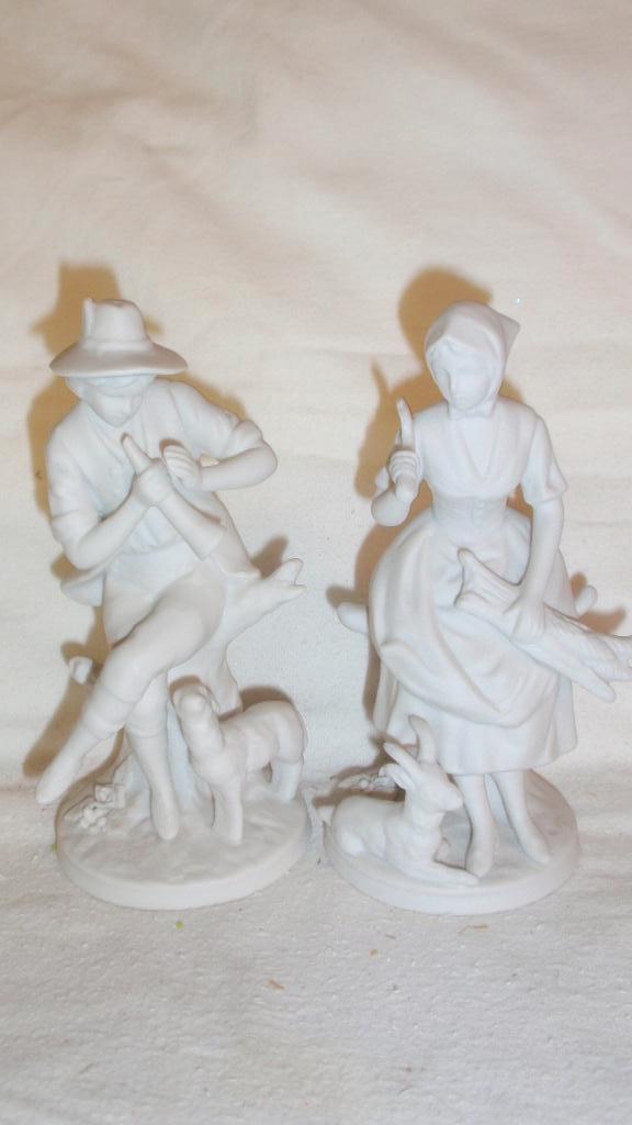 Koppel herder & herderin in getekend wit biscuit, Antiek en Kunst, Antiek | Porselein, Ophalen of Verzenden
